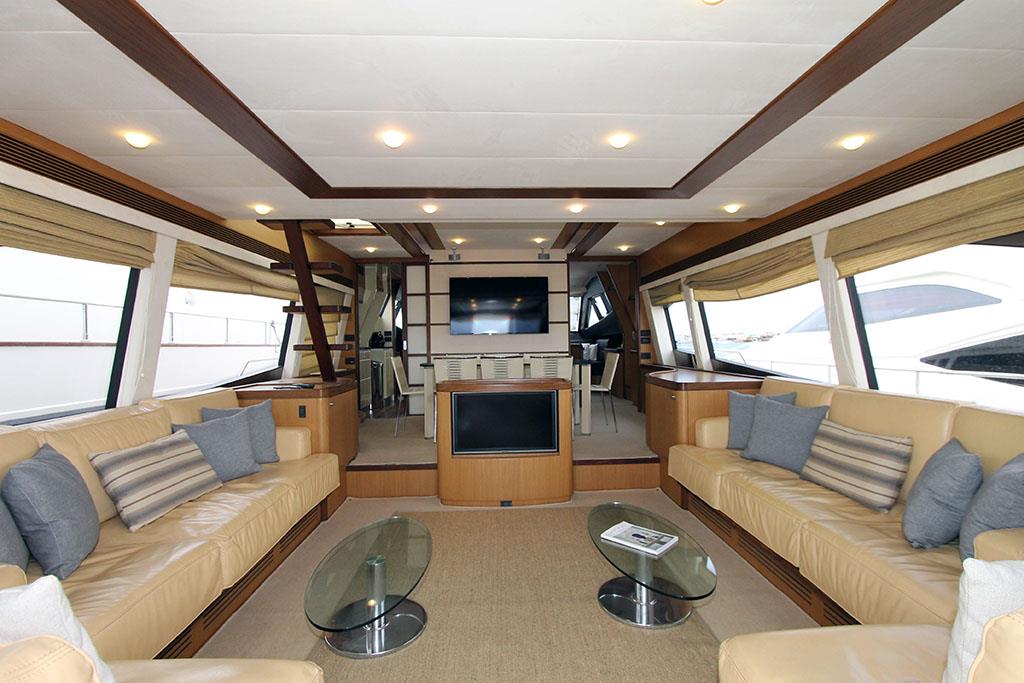 2005 FERRETTI YACHTS 731 